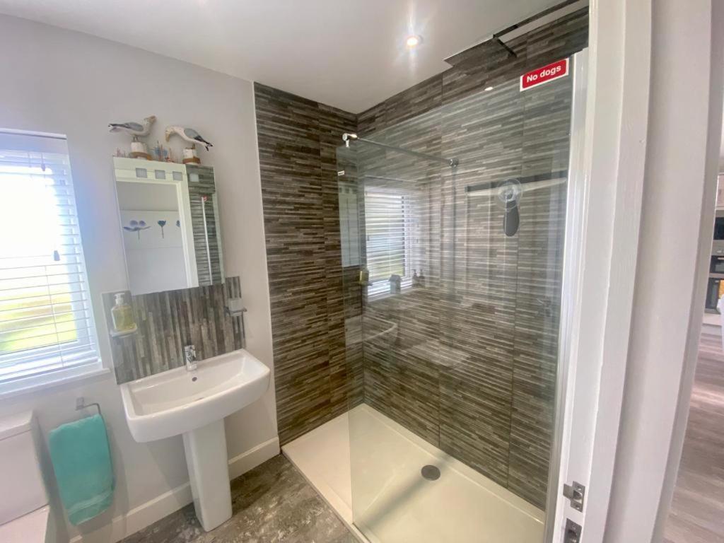 2 Bedroom Cottage Sleeps 4, With Pool Use, セネン エクステリア 写真